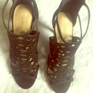 Womens 8.5 BCBG
